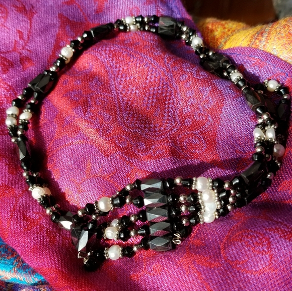 Jewelry - Relisted -Magnetic Hematite necklace white pearls silver